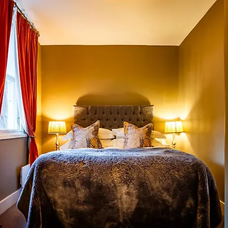 Six Brunton Place Guest House-2